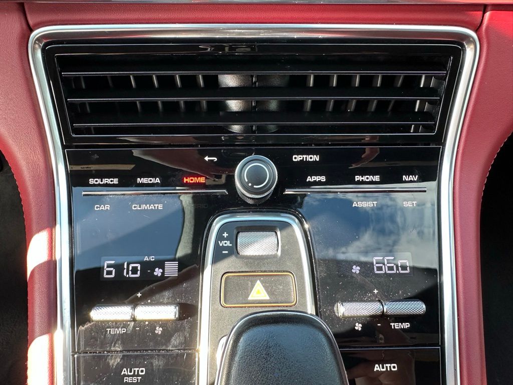 Thumbnail: 2023 Porsche Panamera - 25