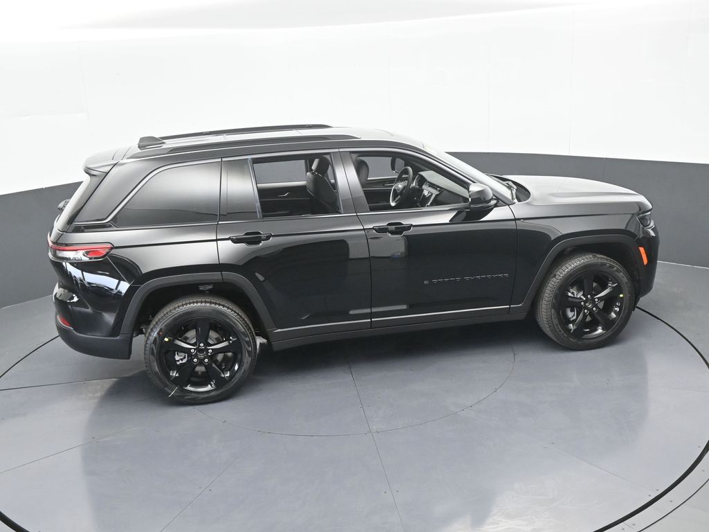 New 2026 Diamond Black Crystal Pearlcoat Jeep Limited image 47