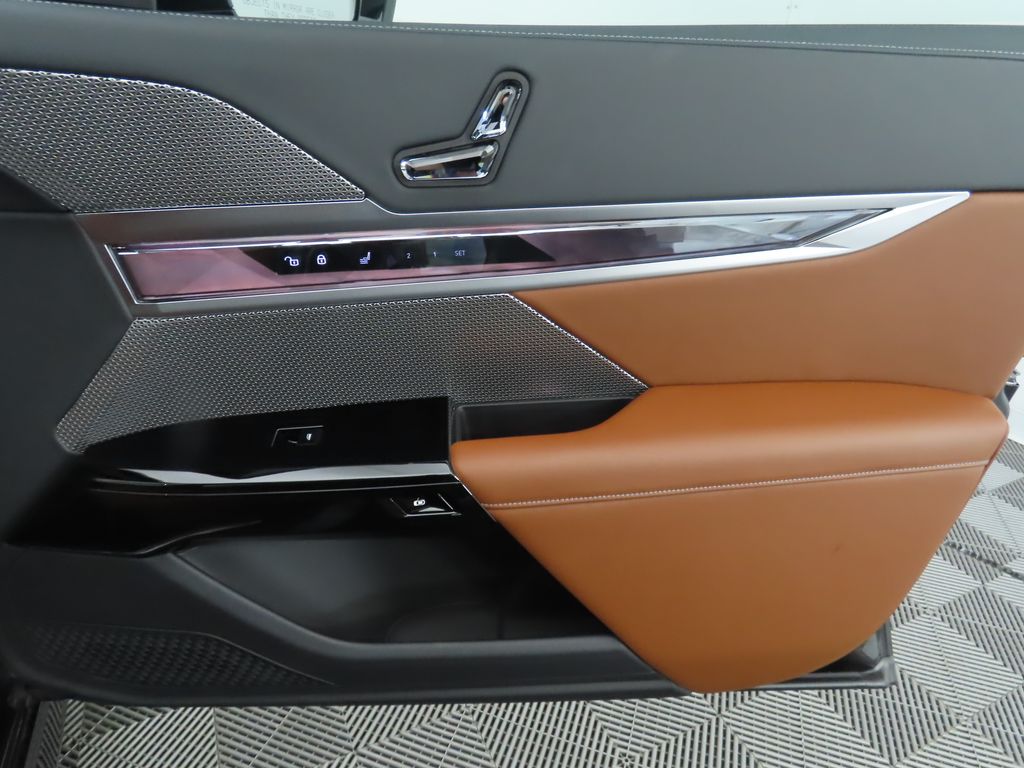 Thumbnail: 2023 BMW i7 - 26