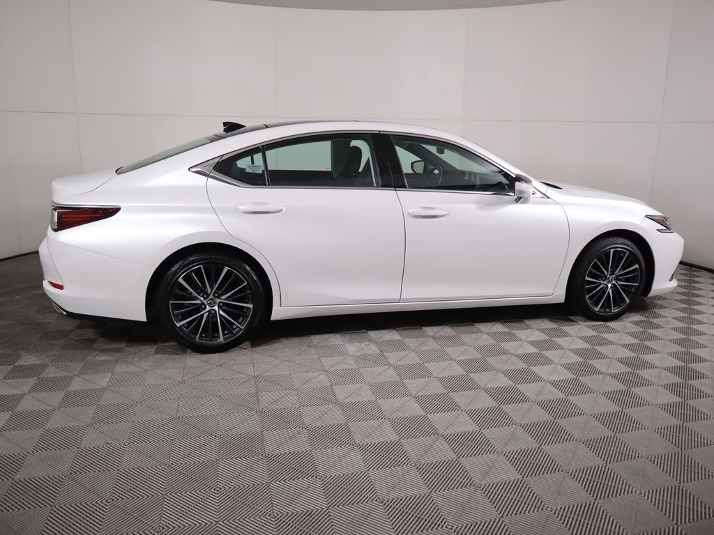 Thumbnail: 2025 Lexus ES - 4