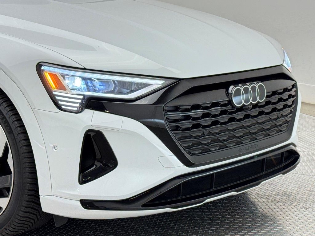 Thumbnail: 2024 Audi Q8 e-tron - 3