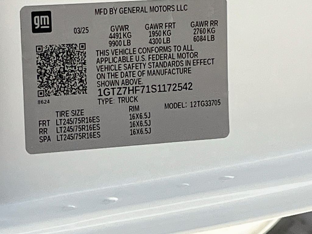 Used 2025 Summit White GMC Work Van image 29