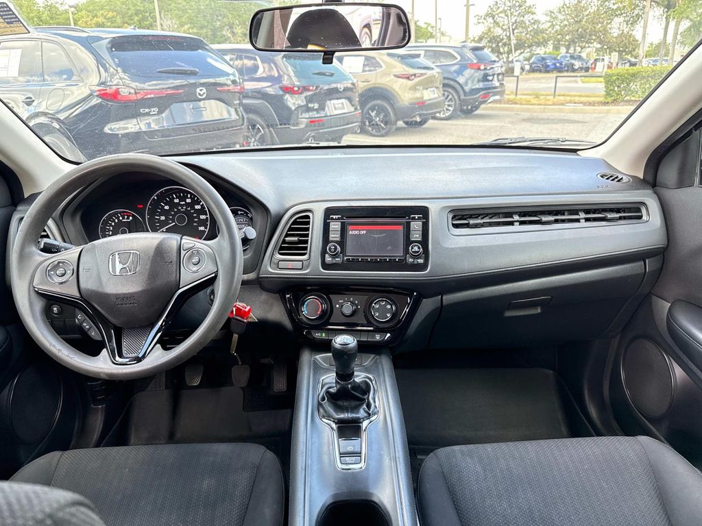2017 Honda HR-V LX photo