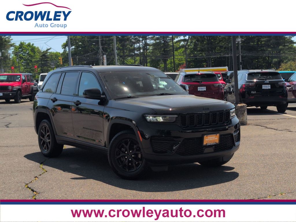 Diamond Black Crystal Pearlcoat 2025 Jeep Grand Cherokee Altitude X 4WD SUV / Crossover Four-Wheel Drive 8-Speed Automatic