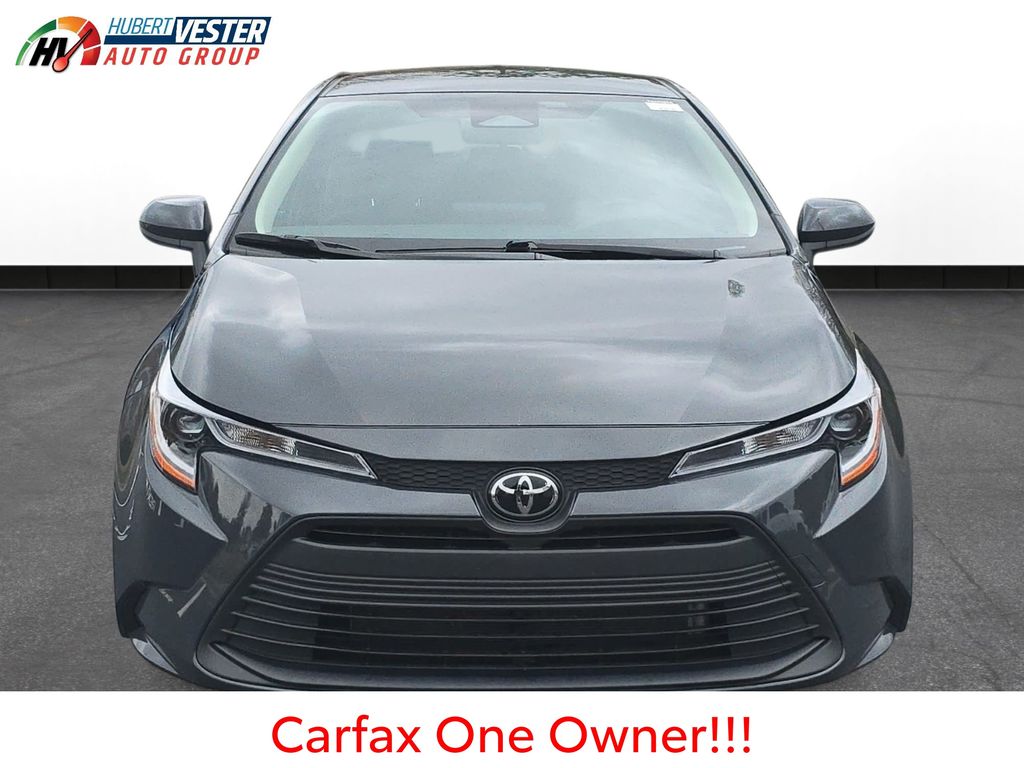 2023 Toyota Corolla LE photo 3