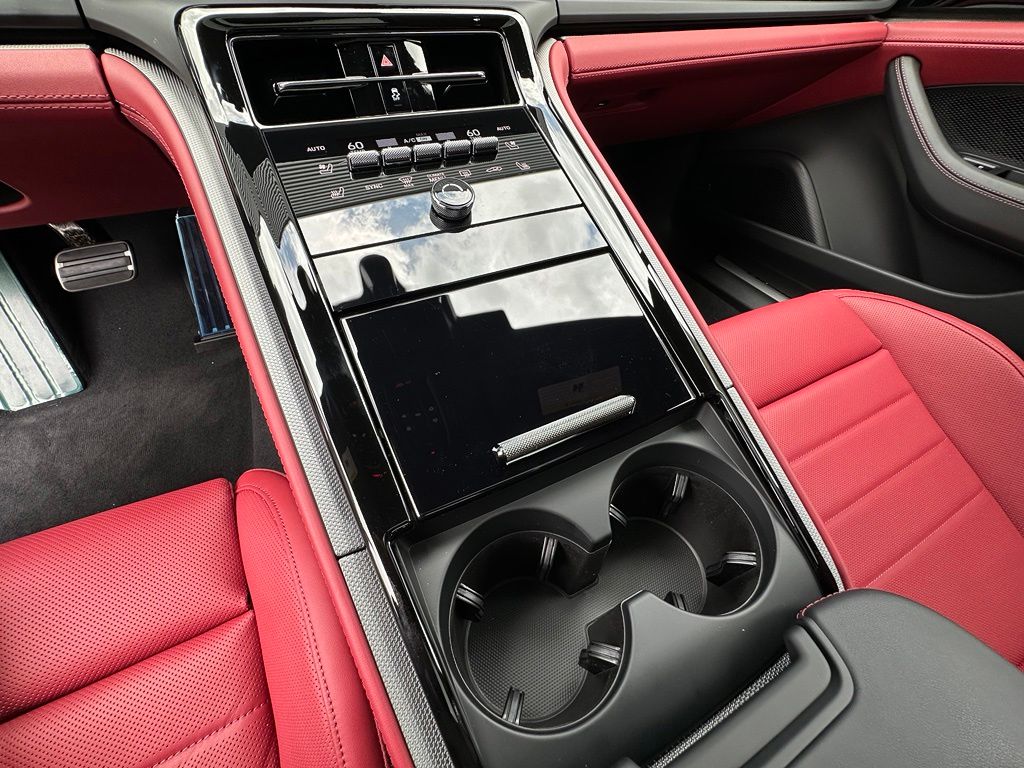 Thumbnail: 2026 Porsche Panamera - 32