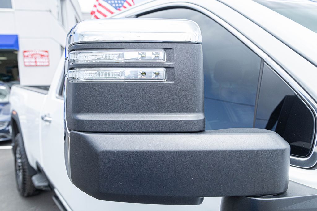 Used 2025 White GMC Denali Ultimate image 15