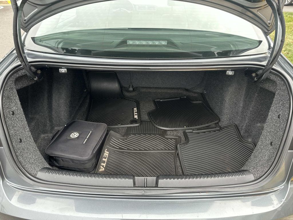 Thumbnail: 2018 Volkswagen Jetta - 29