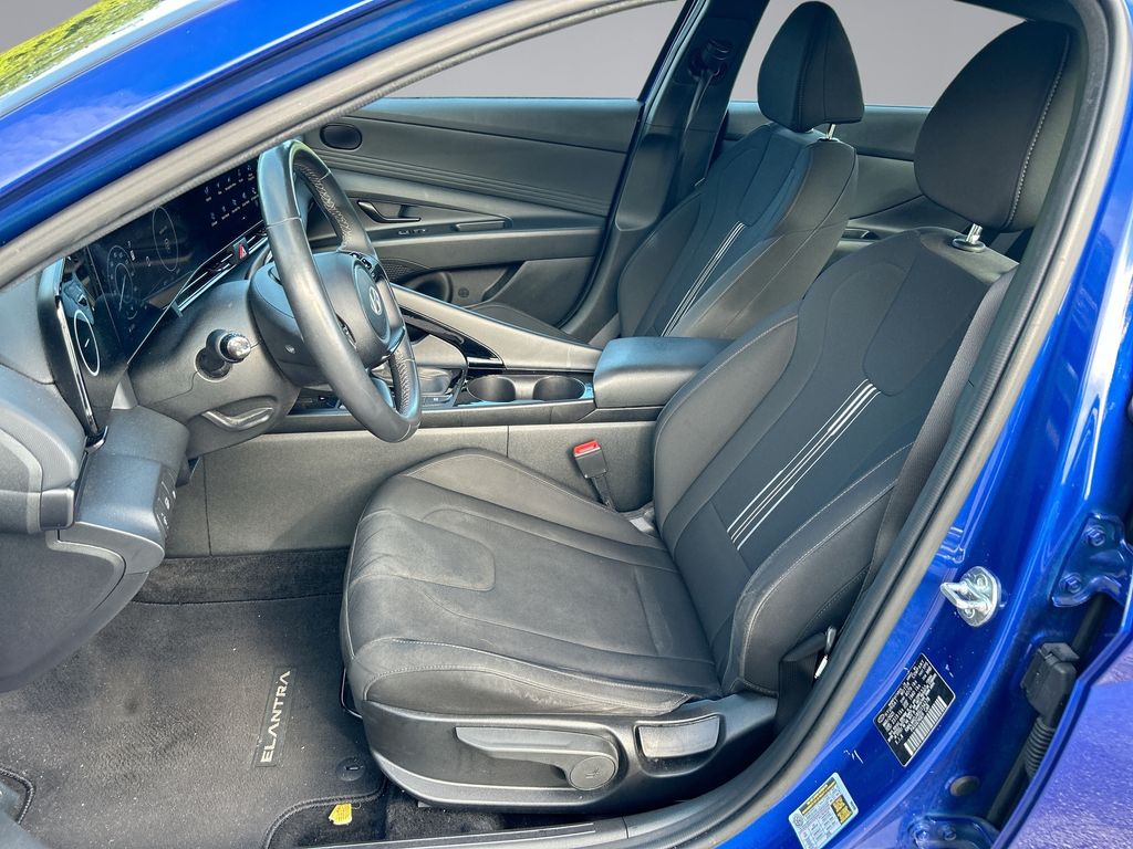 Thumbnail: 2025 Hyundai Elantra - 11