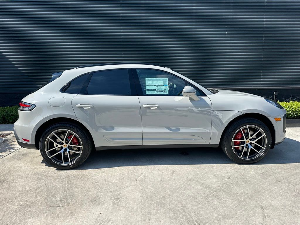 Thumbnail: 2026 Porsche Macan - 10