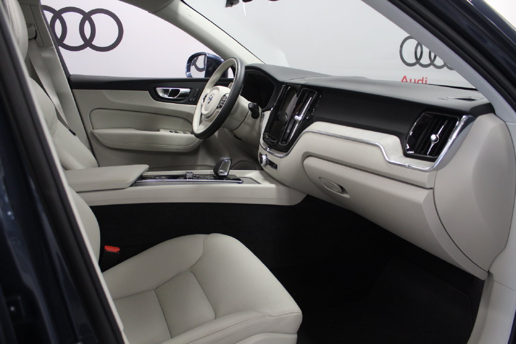 Thumbnail: 2023 Volvo XC60 - 23