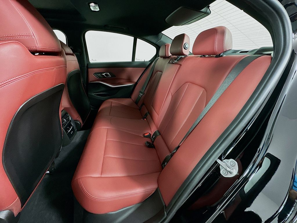 Thumbnail: 2025 BMW 3 Series - 25