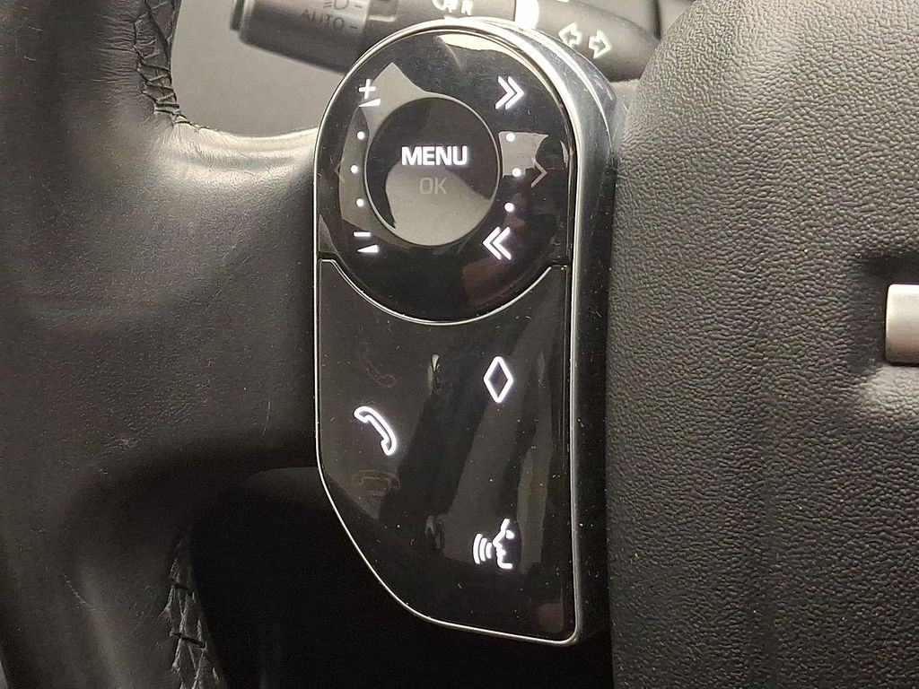 Thumbnail: 2020 Land Rover Discovery Sport - 22