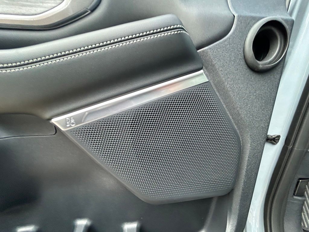 New 2027 Gray Ford Platinum image 19