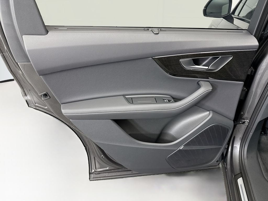 Thumbnail: 2026 Audi Q7 - 27