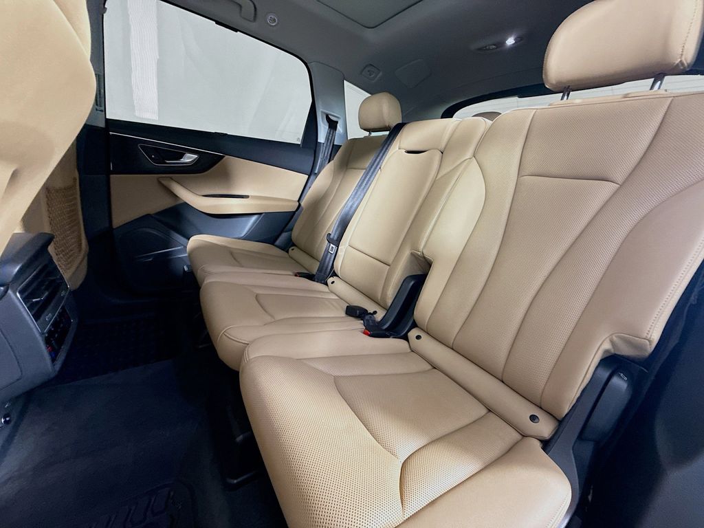 Thumbnail: 2020 Audi Q7 - 24