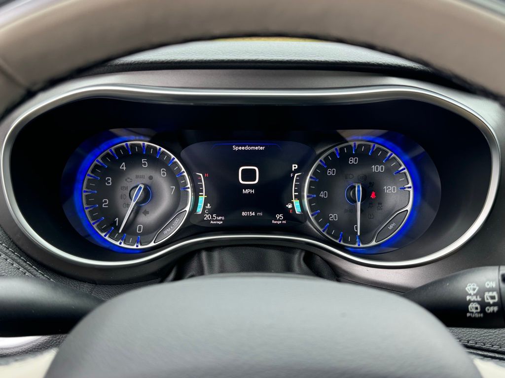 2018 Chrysler Pacifica Limited 32