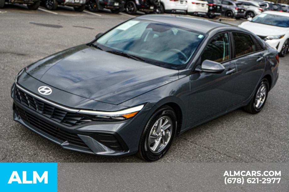 Used 2025 Gray Hyundai SE image 15