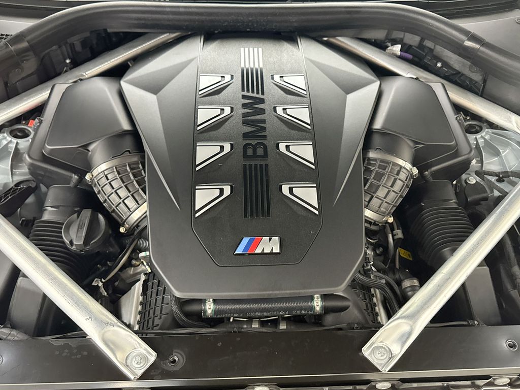 2025 BMW X5 M60i 25