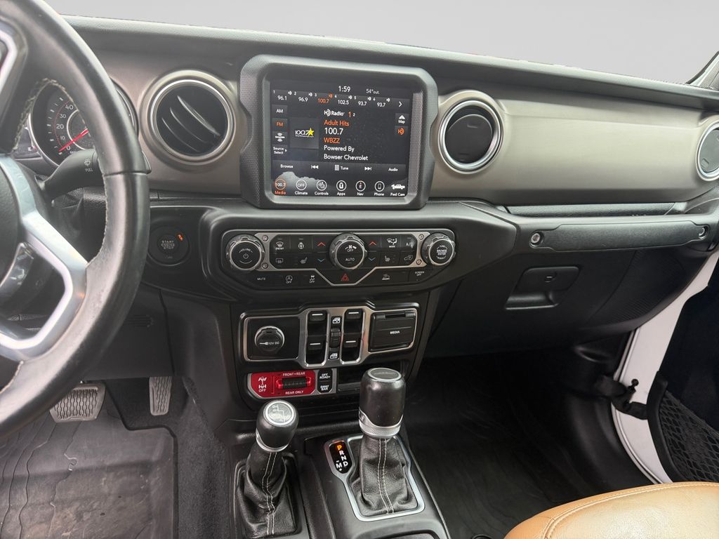 2020 Jeep Gladiator Rubicon White at Sutliff Volkswagen