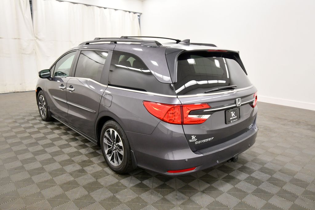 View vehicle photo 5