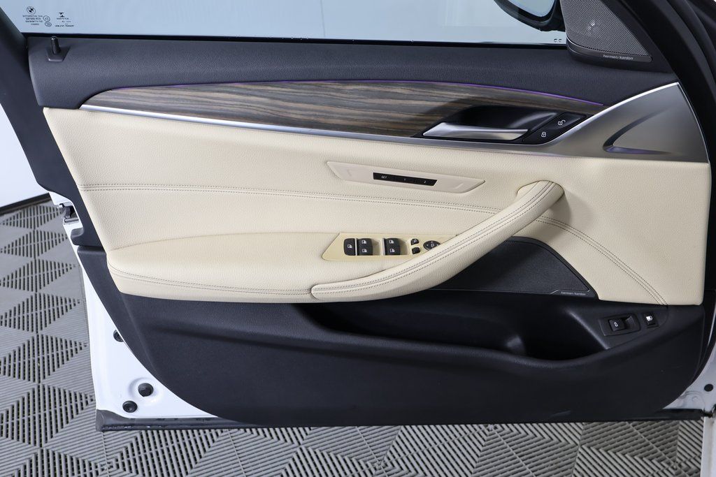 Thumbnail: 2019 BMW 5 Series - 12