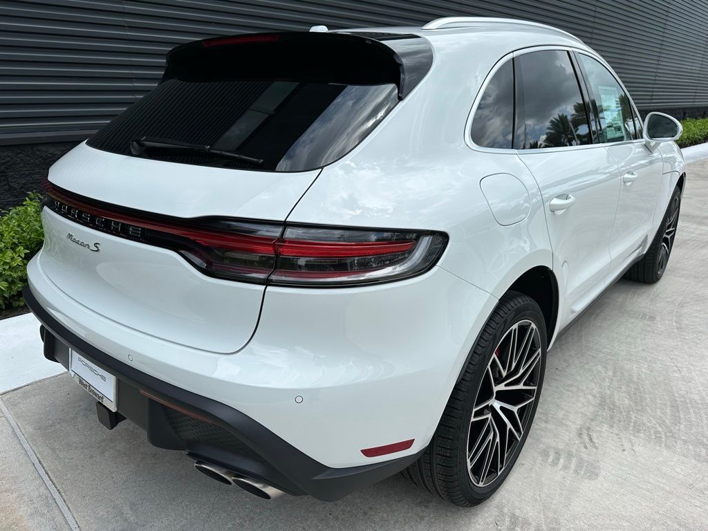 Thumbnail: 2025 Porsche Macan - 9