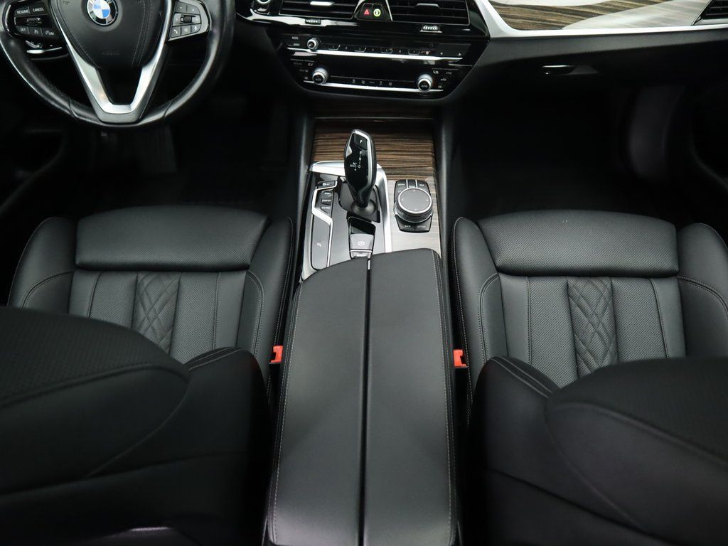 Thumbnail: 2021 BMW 5 Series - 17