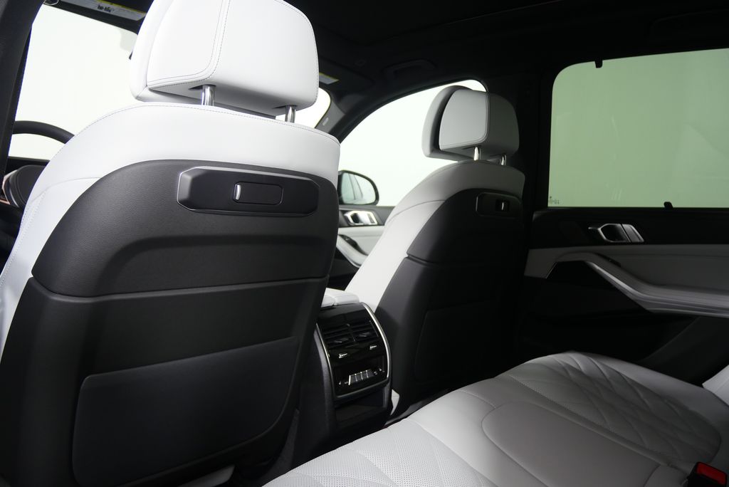 Thumbnail: 2026 BMW X5 - 17