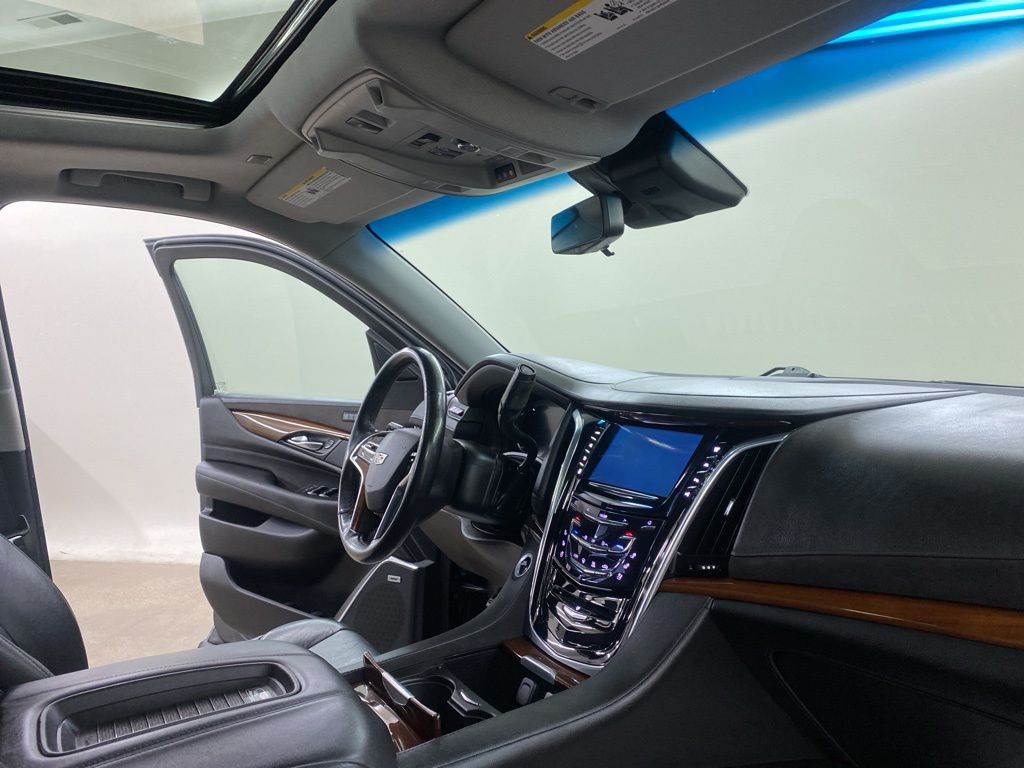 2020 Cadillac Escalade Luxury photo