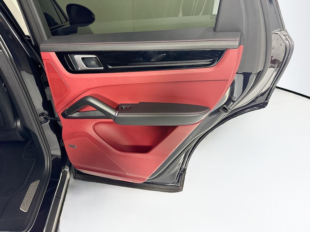 Thumbnail: 2019 Porsche Cayenne - 27