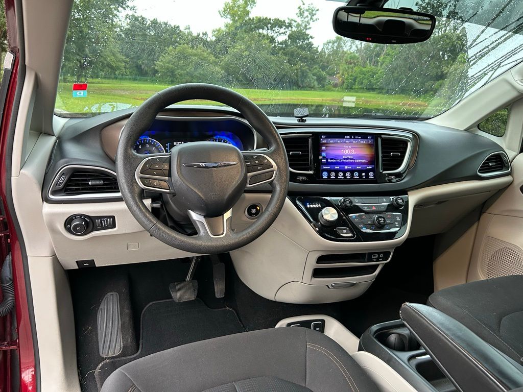 Thumbnail: 2017 Chrysler Pacifica - 12
