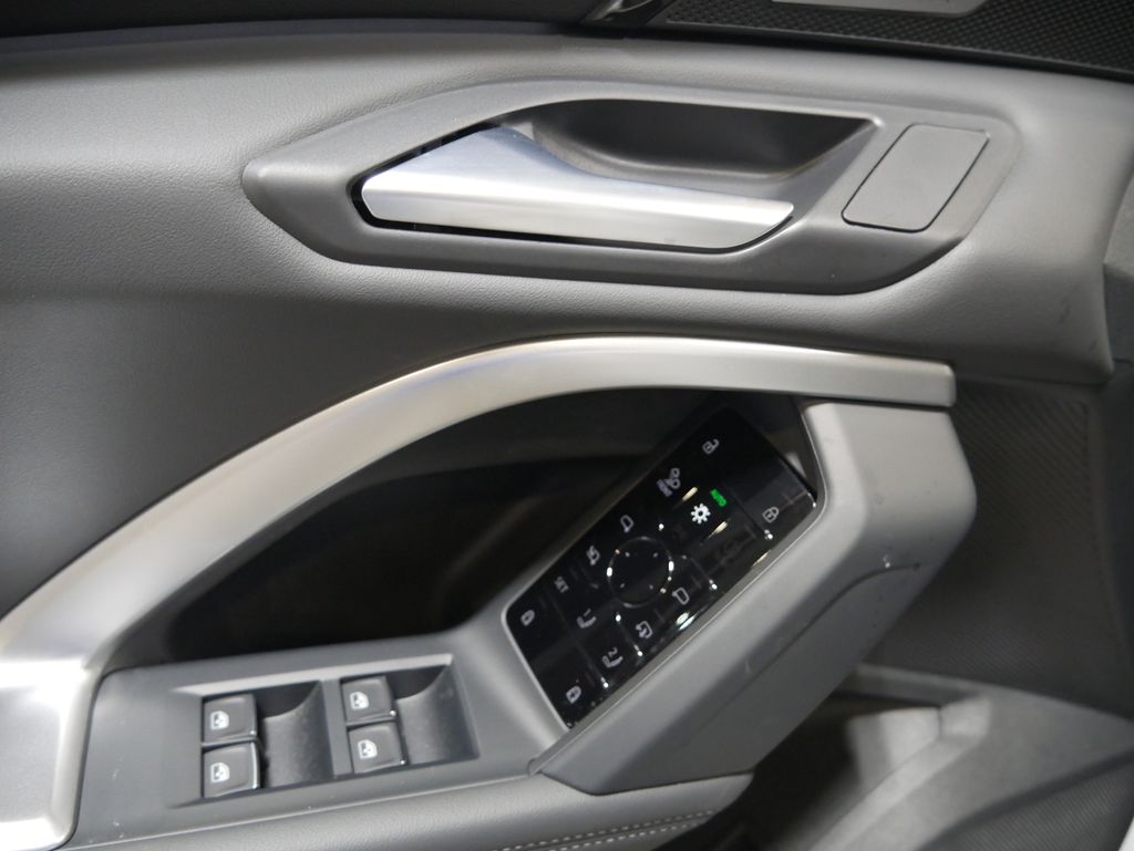 Thumbnail: 2025 Audi Q5 - 17