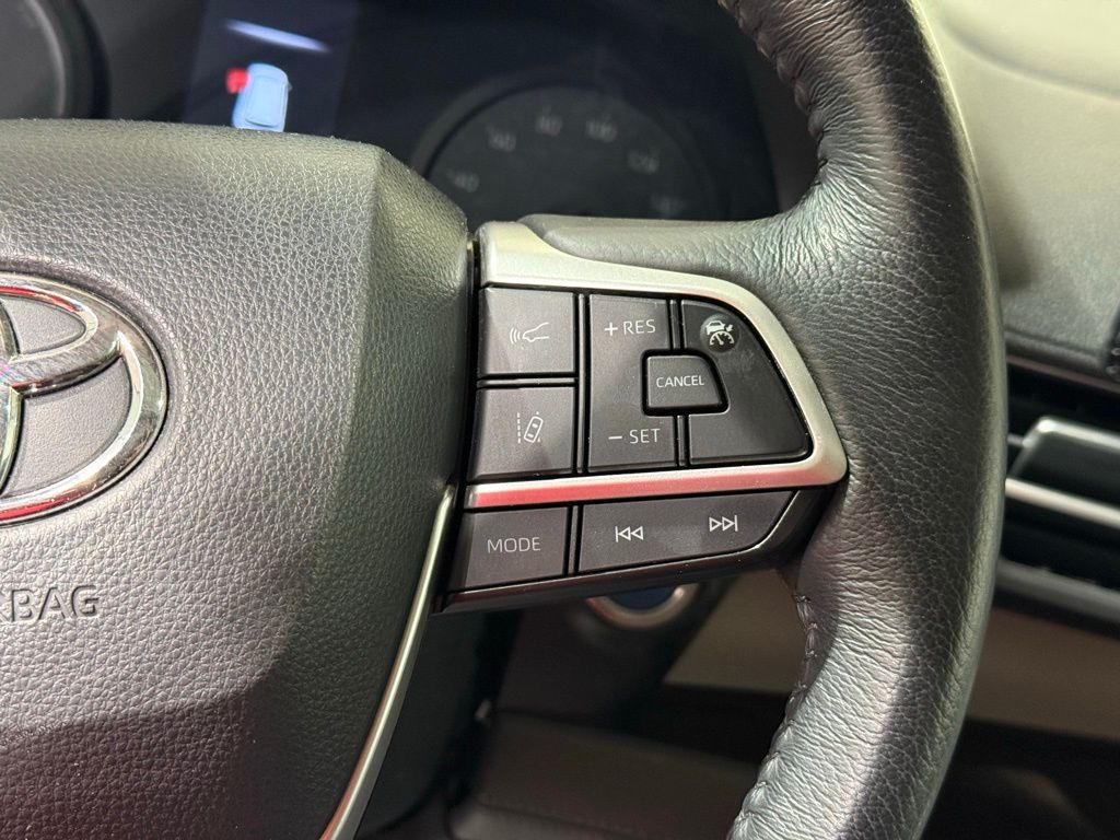 Thumbnail: 2022 Toyota Sienna - 27