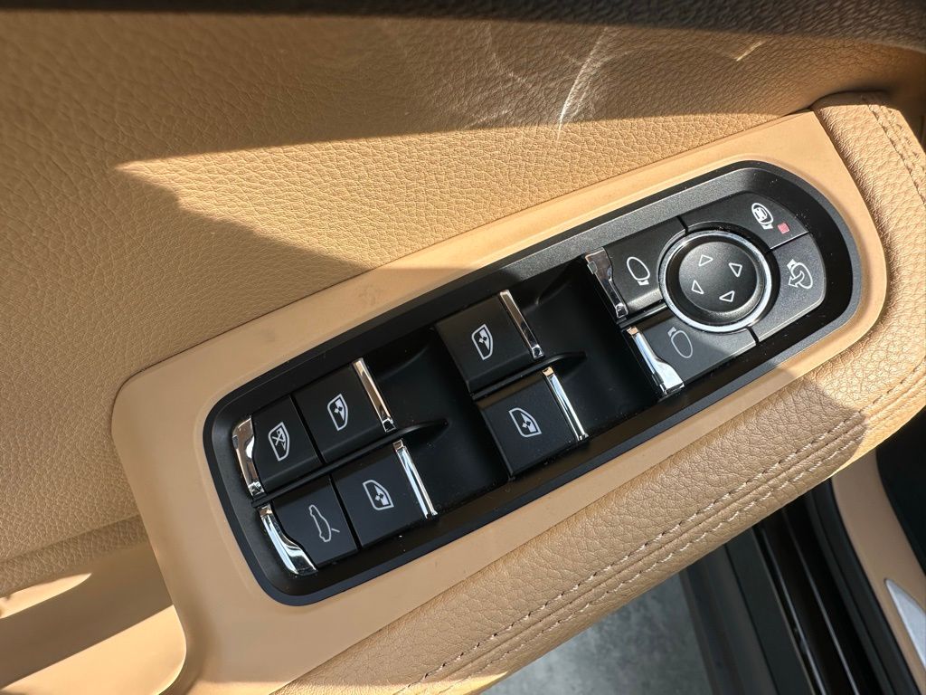 Thumbnail: 2018 Porsche Macan - 15