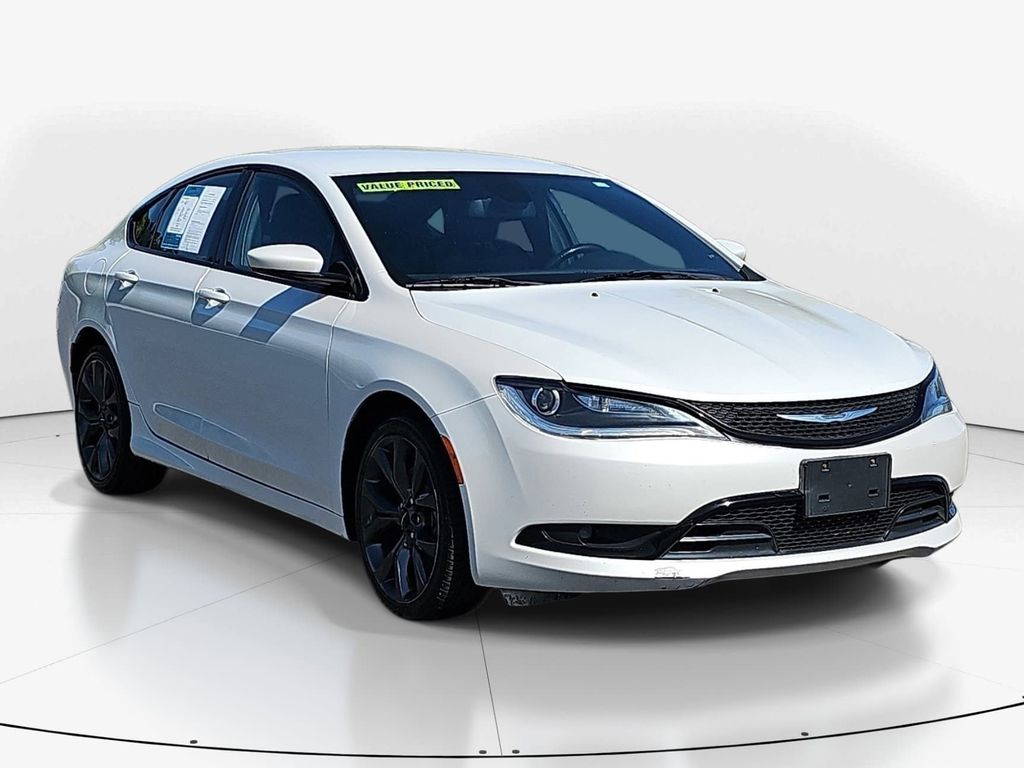 2015 Chrysler 200 S's photo