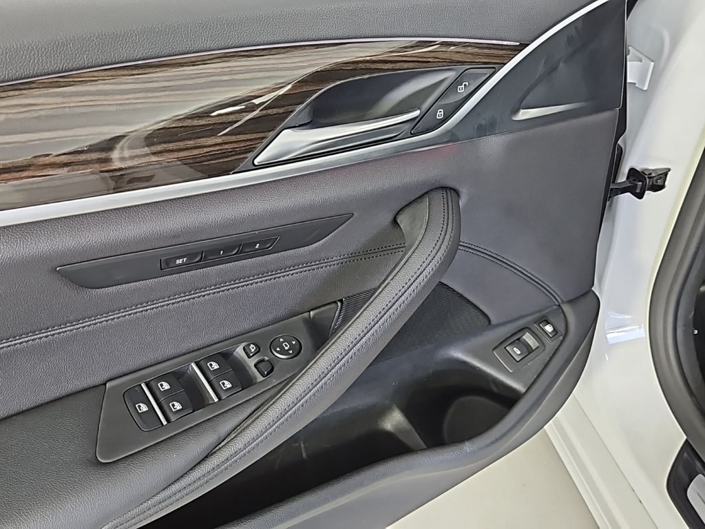 Thumbnail: 2020 BMW 5 Series - 13