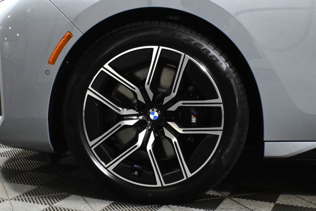 Thumbnail: 2025 BMW 7 Series - 12