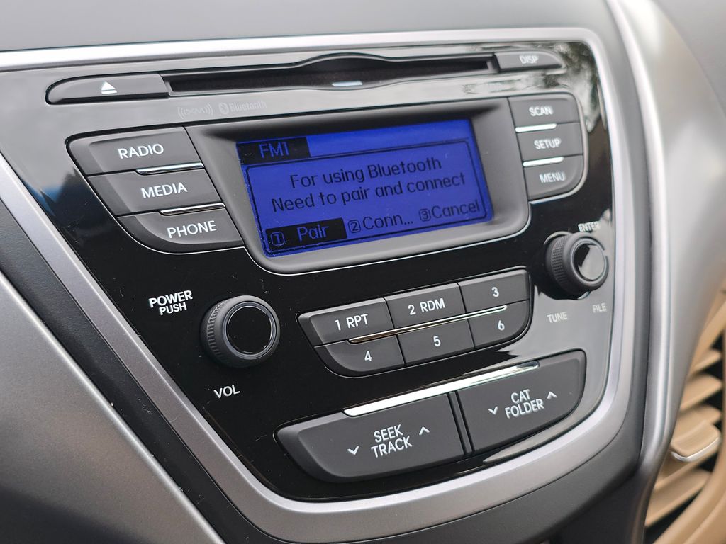 2013 Hyundai Elantra GLS photo 24