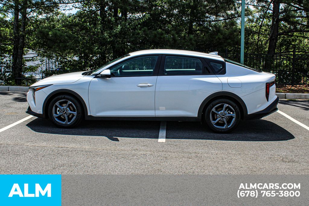 Used 2025 White Kia LXS image 7