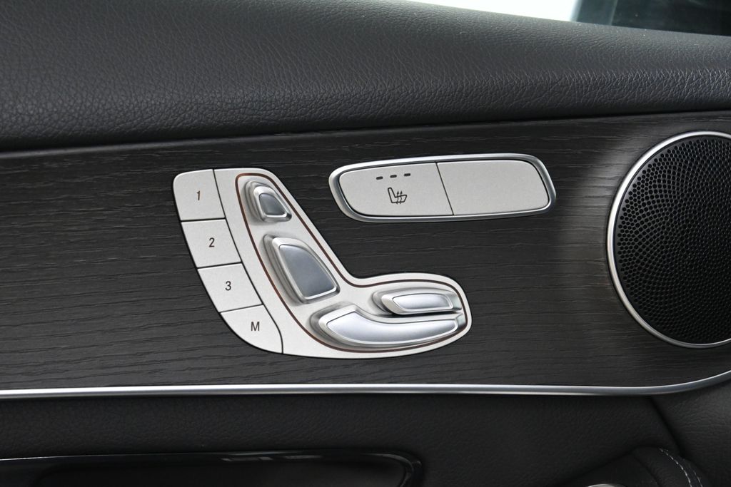 Thumbnail: 2022 Mercedes-Benz GLC - 29