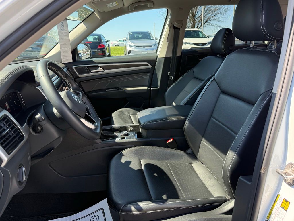 2022 Volkswagen Atlas 3.6L V6 SE w/Technology White at Sutliff Volkswagen