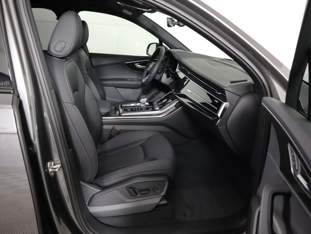 Thumbnail: 2026 Audi Q7 - 23