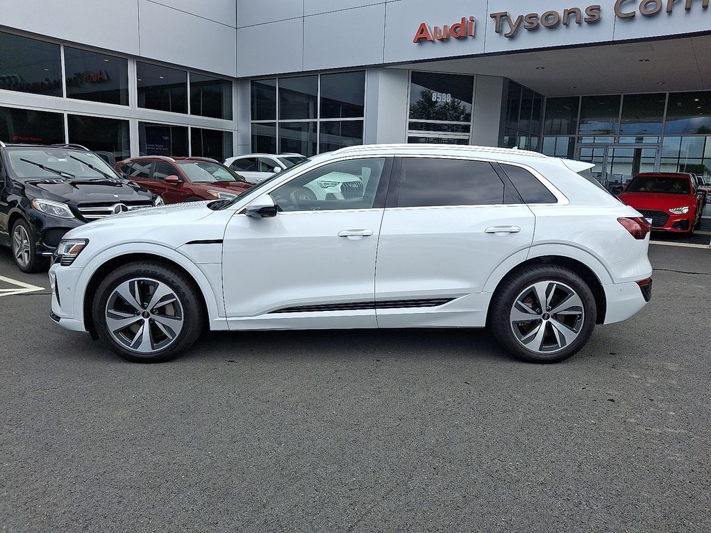Thumbnail: 2024 Audi Q8 e-tron - 7