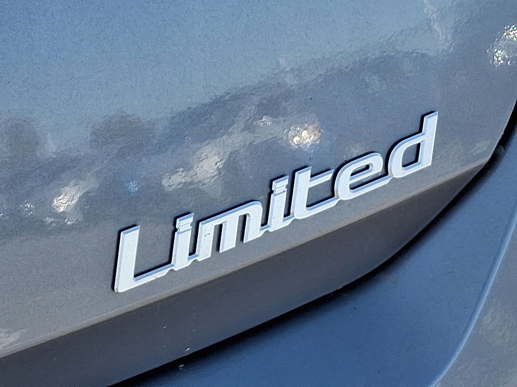 2025 Hyundai Elantra Limited Edition 12