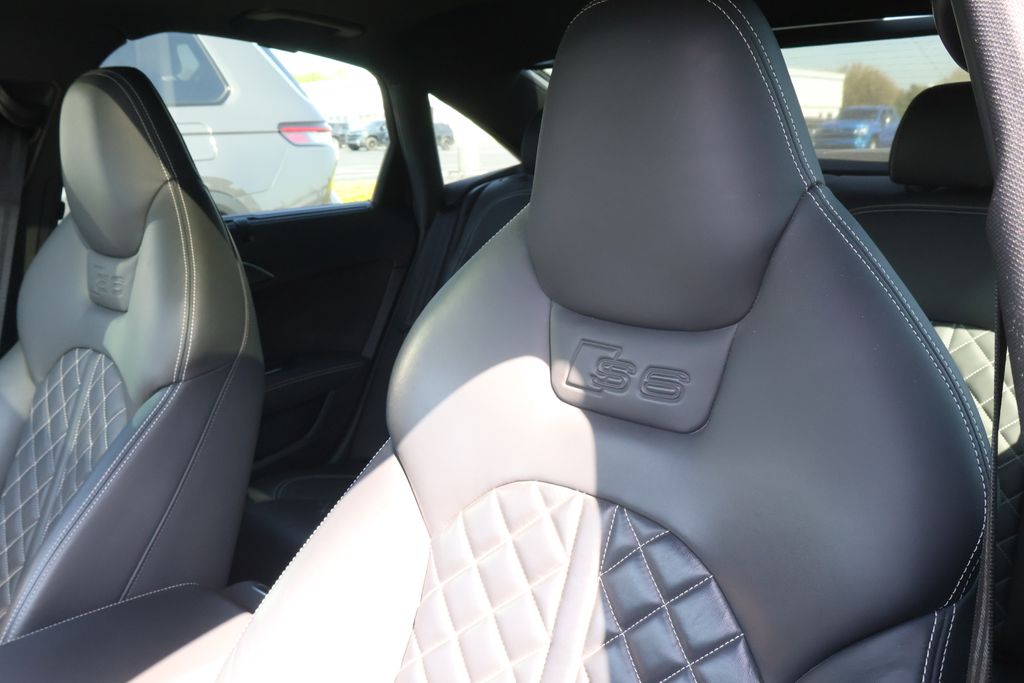 Thumbnail: 2016 Audi S6 - 11
