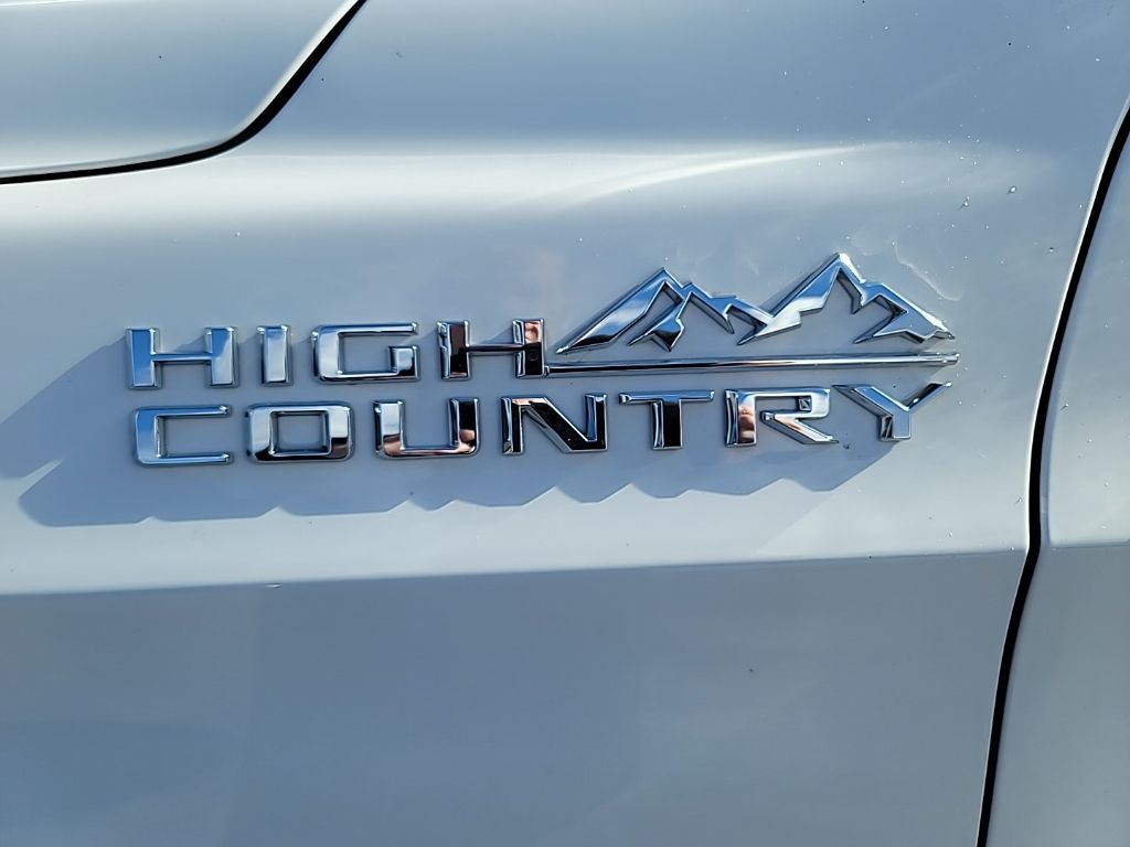 2022 Chevrolet Suburban High Country 6