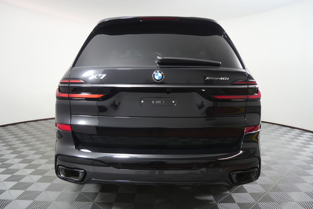 Thumbnail: 2027 BMW X7 - 4