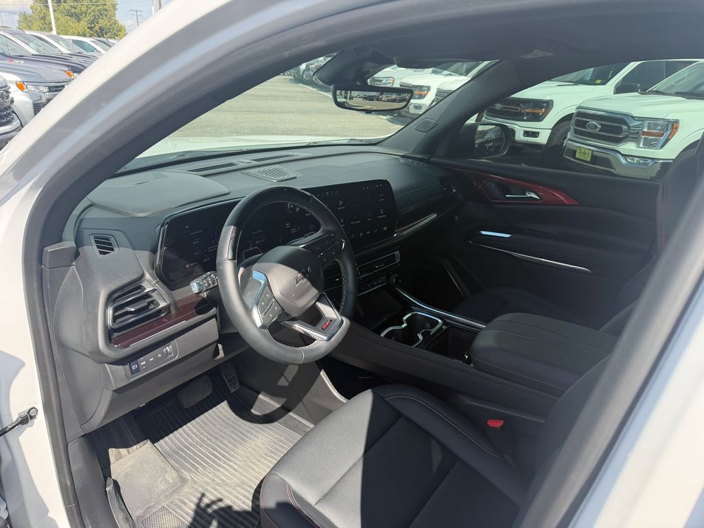Used 2025 Chevrolet Traverse SUV