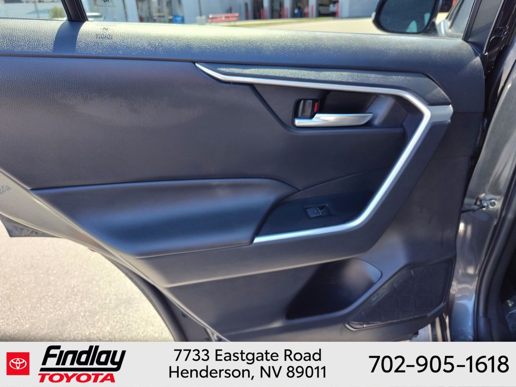 2024 Toyota RAV4 XLE - Photo 19